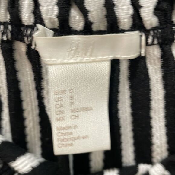 H&M black white stripe off-shoulder crop top small - Picture 3 of 4
